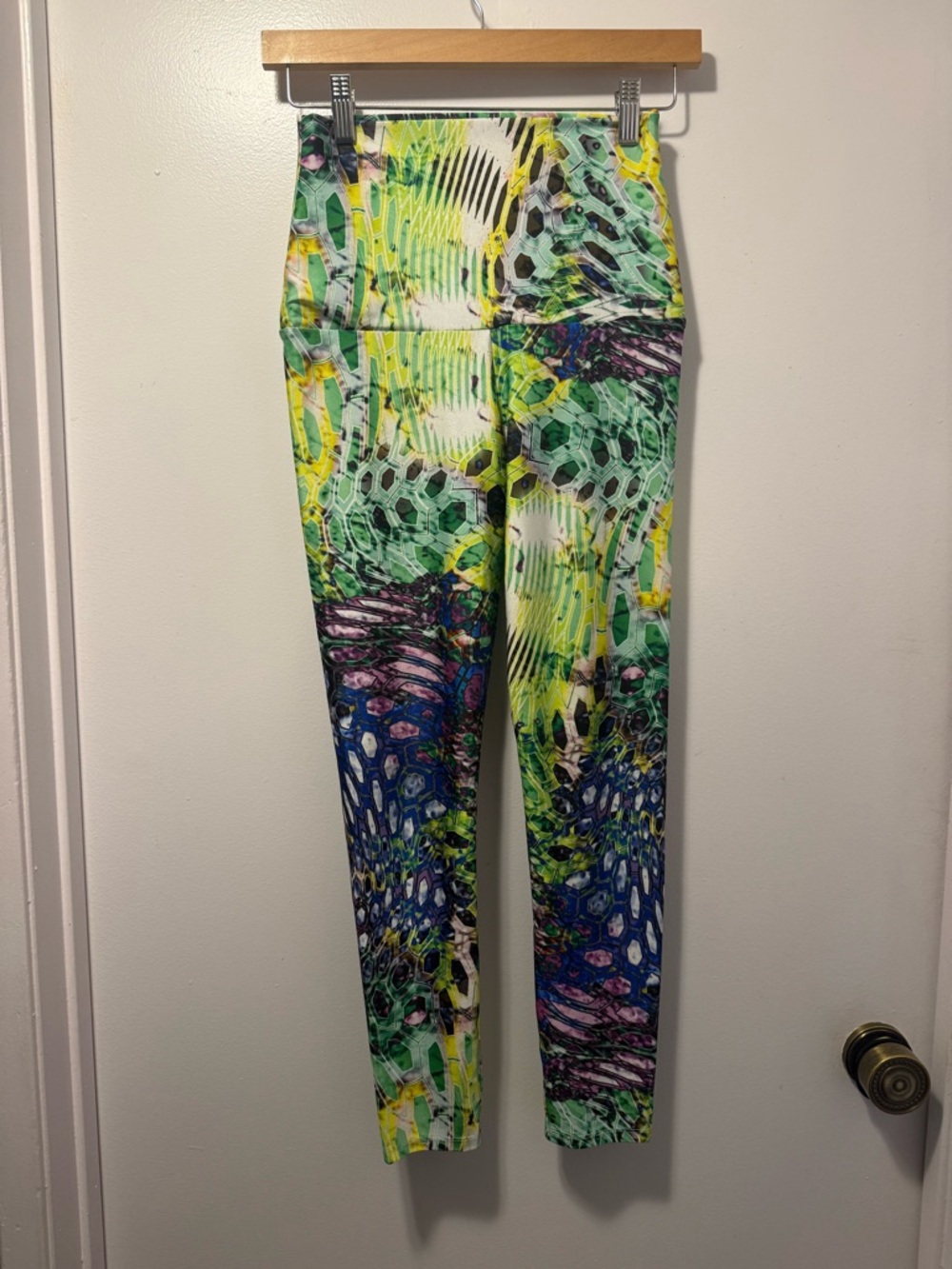 Emily Hsu  high waist Multicolor Printed Leggings - Vibrant Green & Blue Pattern